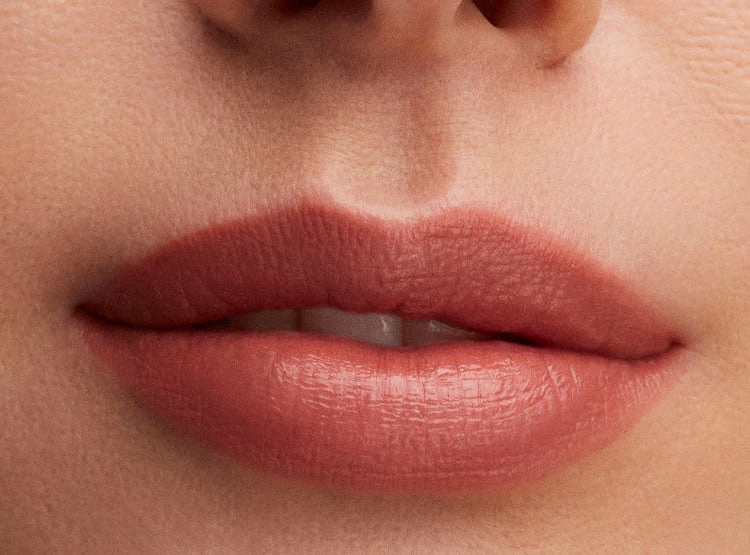 LABIAL MAC LUSTREGLASS LIPSTICK HUG ME - 3