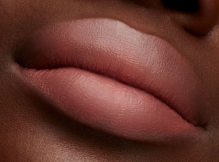 LABIAL MAC LUSTREGLASS LIPSTICK HUG ME - 5