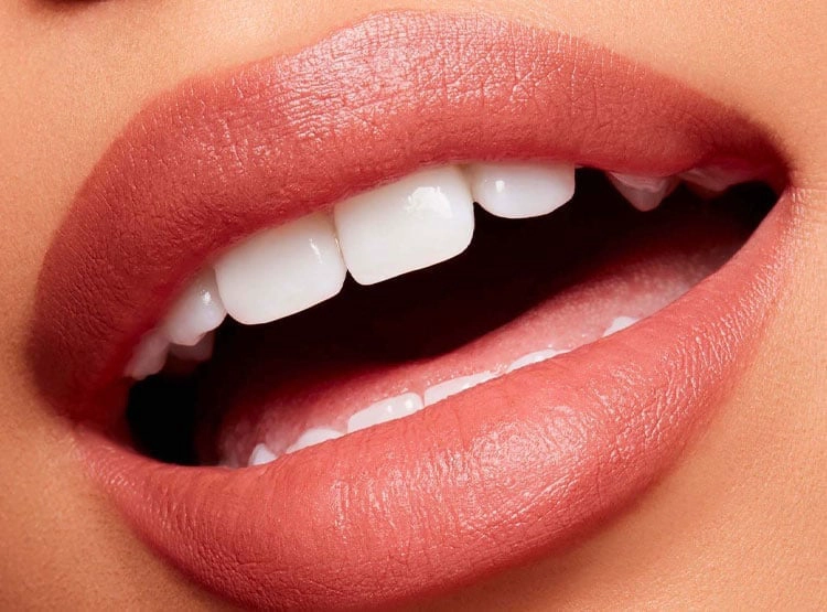 LABIAL MAC POWDER KISS VELVET BLUR SLIM STICK OVER THE TAUPE - 3