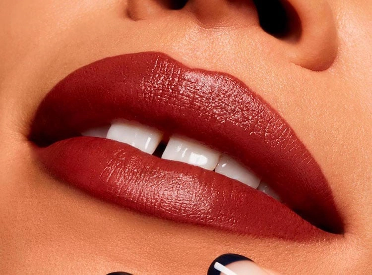 LABIAL MAC POWDER KISS VELVET BLUR SLIM STICK NUTMEG GANACHE 2 G - 3