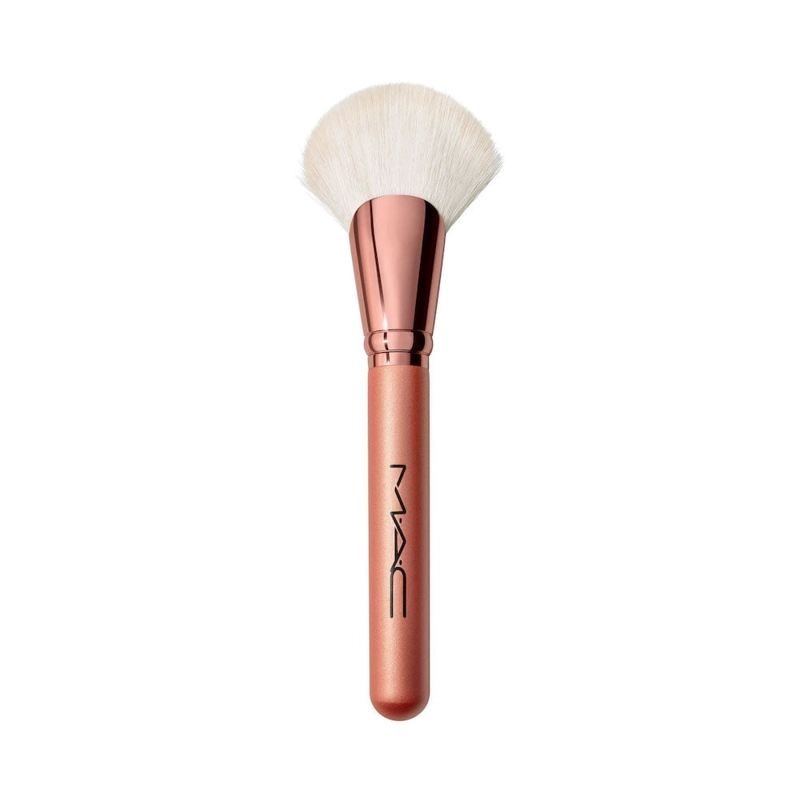 BROCHA MAC 143S BRONZER FAN BRUSH - 1