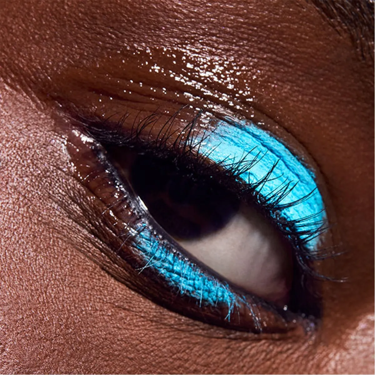 DELINEADOR DE OJOS EN GEL MAC COLOUR EXCESS EN EL TONO BLUEBERRY MILK - 2