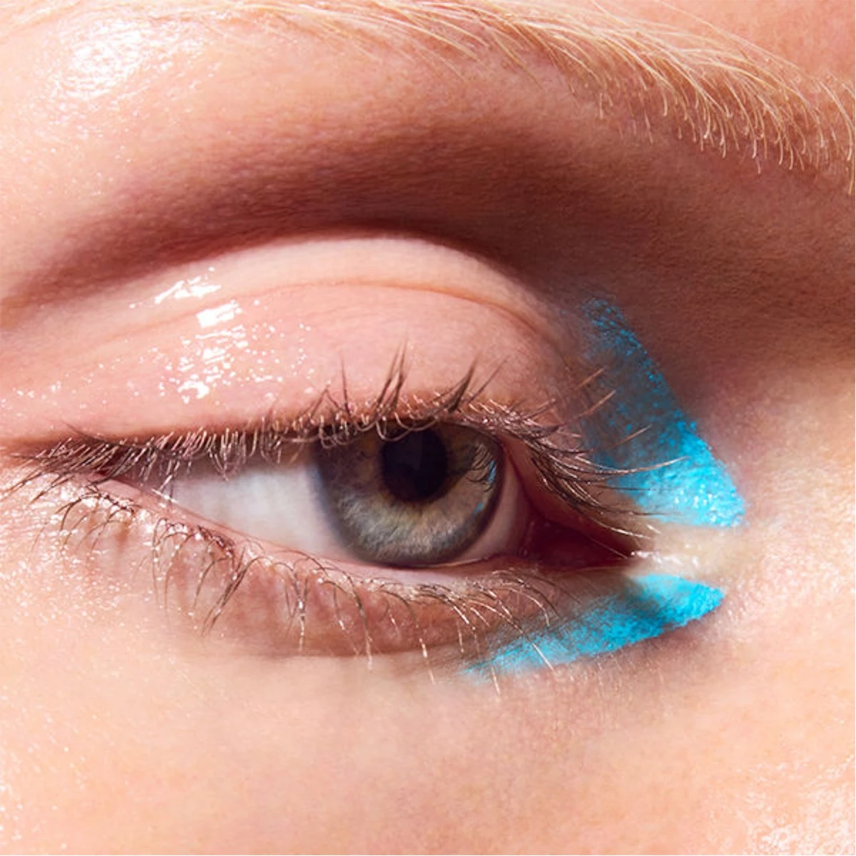 DELINEADOR DE OJOS EN GEL MAC COLOUR EXCESS EN EL TONO BLUEBERRY MILK - 3