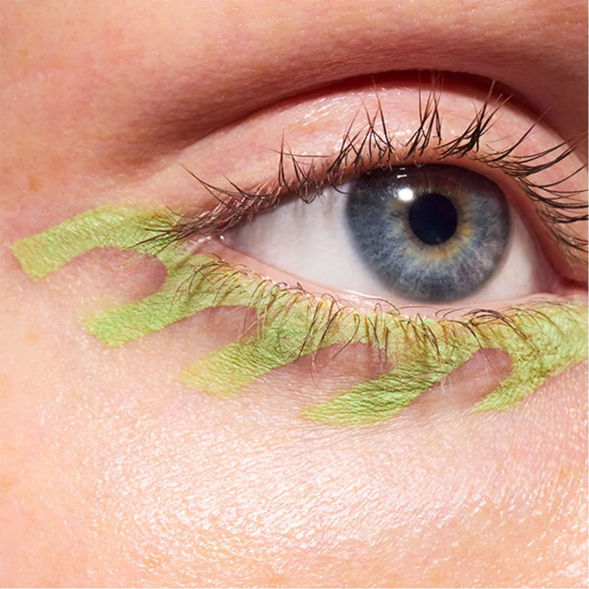DELINEADOR DE OJOS EN GEL MAC COLOUR EXCESS EN EL TONO MINTY FRESH - 2