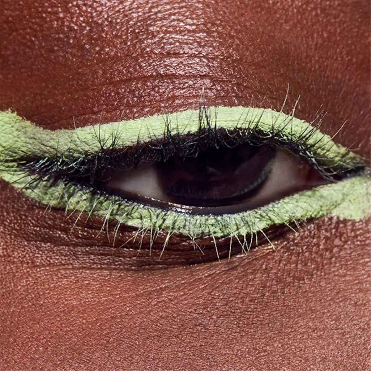 DELINEADOR DE OJOS EN GEL MAC COLOUR EXCESS EN EL TONO MINTY FRESH - 4