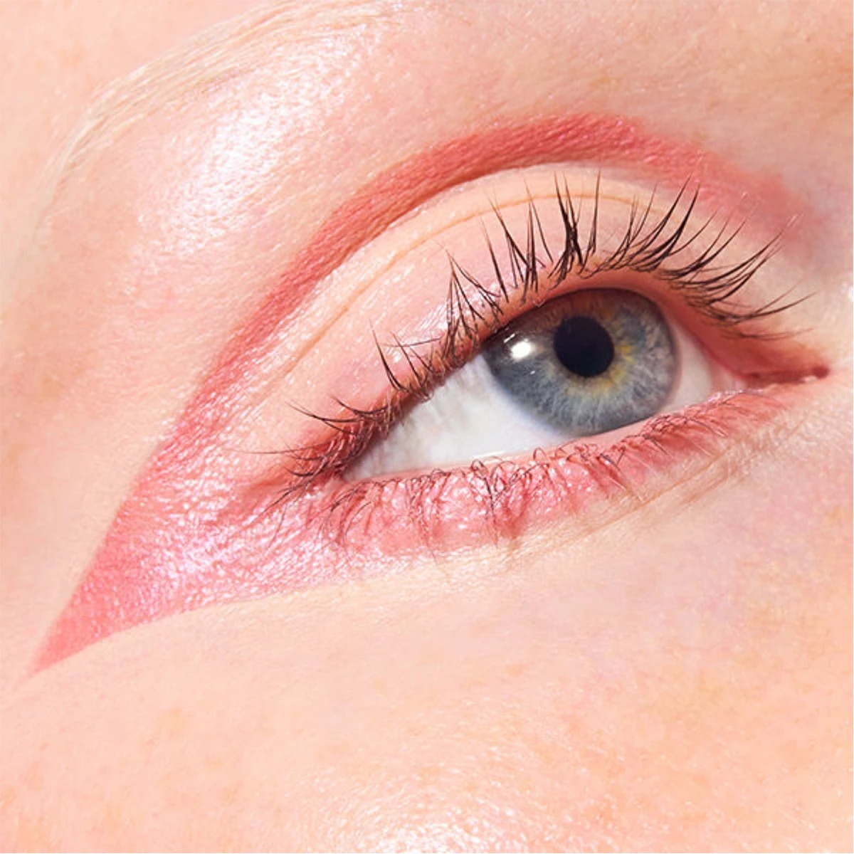DELINEADOR DE OJOS EN GEL MAC COLOUR EXCESS EN EL TONO STRAWBERRY MILK - 3