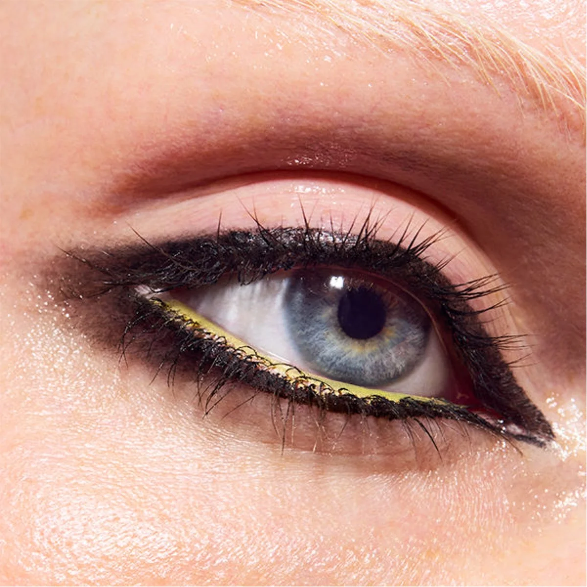 DELINEADOR DE OJOS EN GEL MAC COLOUR EXCESS EN EL TONO BANANAS LIGHT - 2