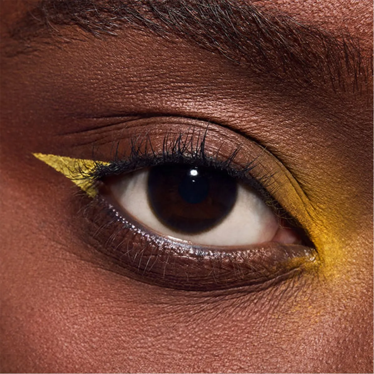 DELINEADOR DE OJOS EN GEL MAC COLOUR EXCESS EN EL TONO BANANAS LIGHT - 4