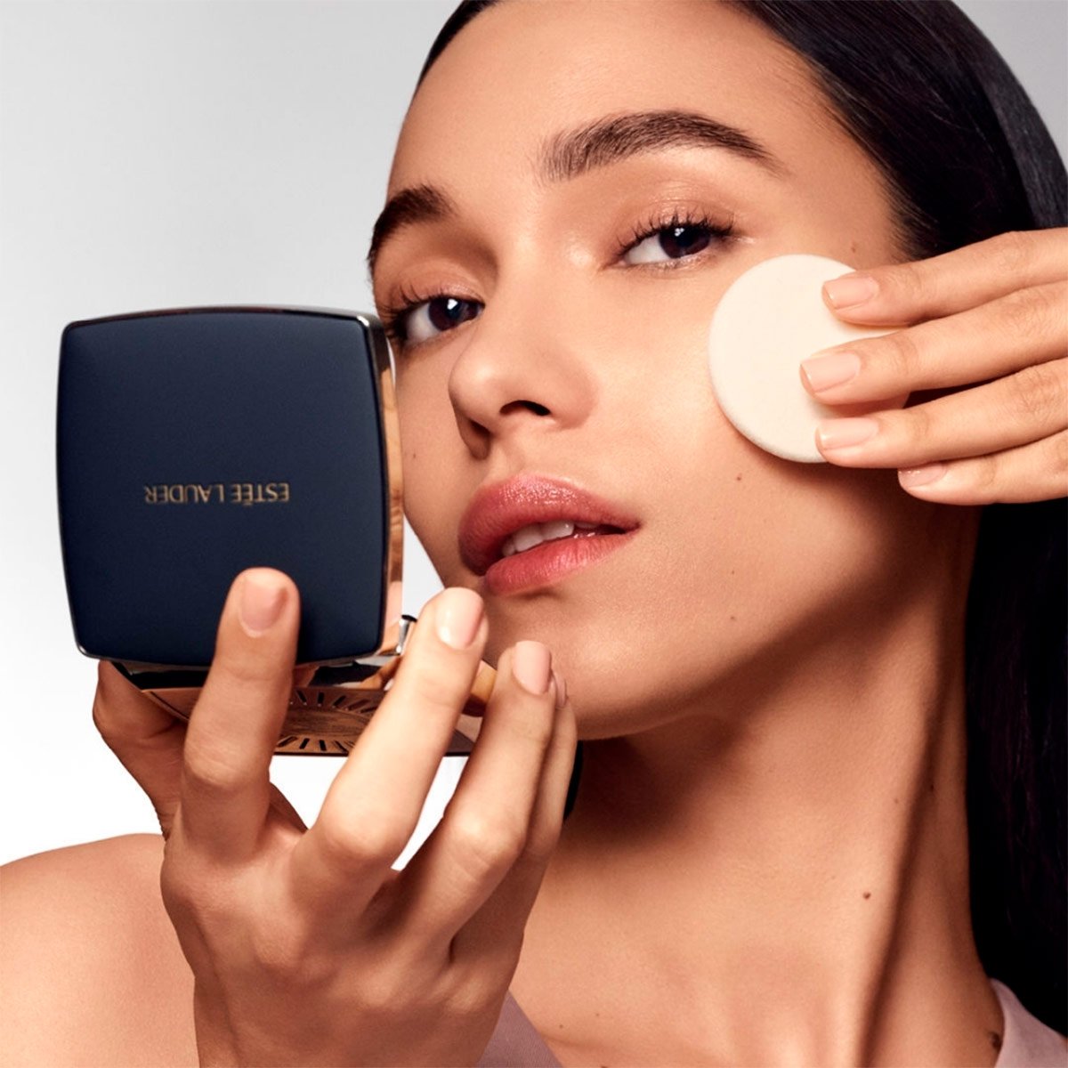 POLVO COMPACTO ESTÉE LAUDER DOUBLE WEAR STAY-IN-PLACE MATTE EN EL TONO 2W - 4