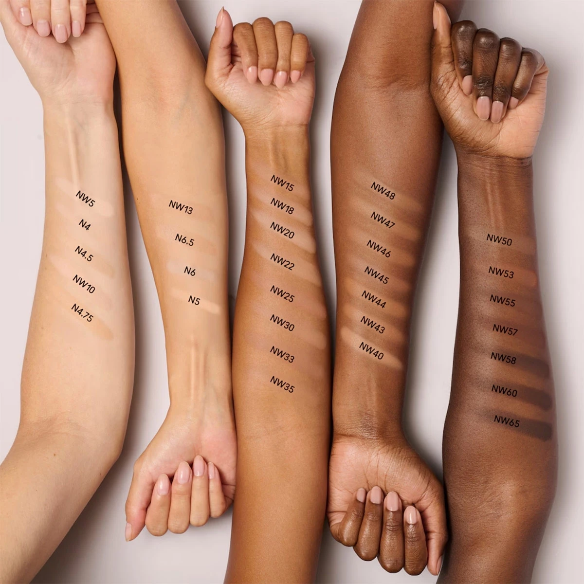 POLVO MAC STUDIO FIX POWDER PLUS FOUNDATION EN EL TONO NC47 - 4