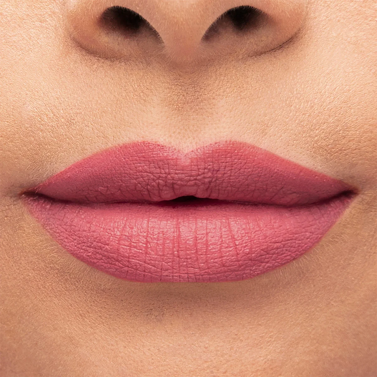 LABIAL LÍQUIDO VOGUE RESIST TONO ENCANTADORA - 5