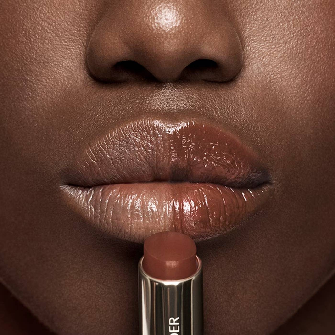 BÁLSAMO ESTÉE LAUDER FUTURIST HYDRAPLUMP TINTED TONO MAHOGANY - 3