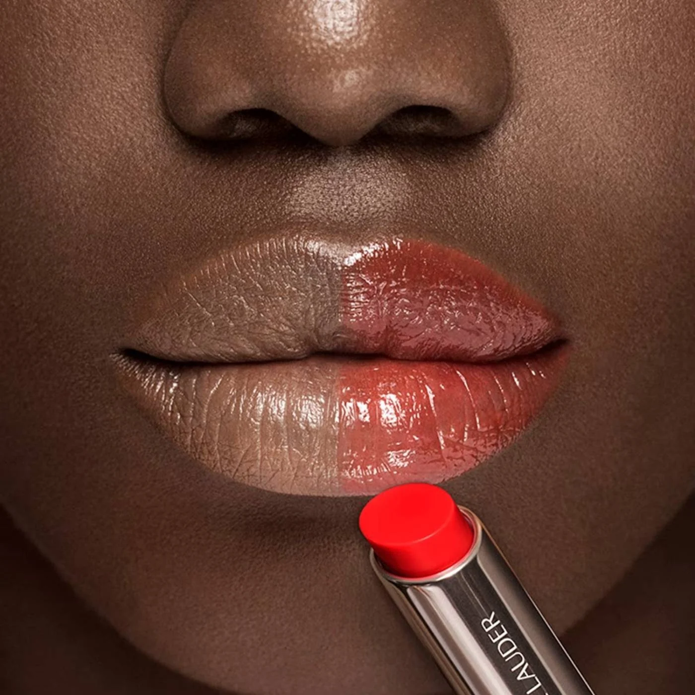 BÁLSAMO ESTÉE LAUDER  FUTURIST HYDRAPLUMP TINTED TONO CHERRY - 4