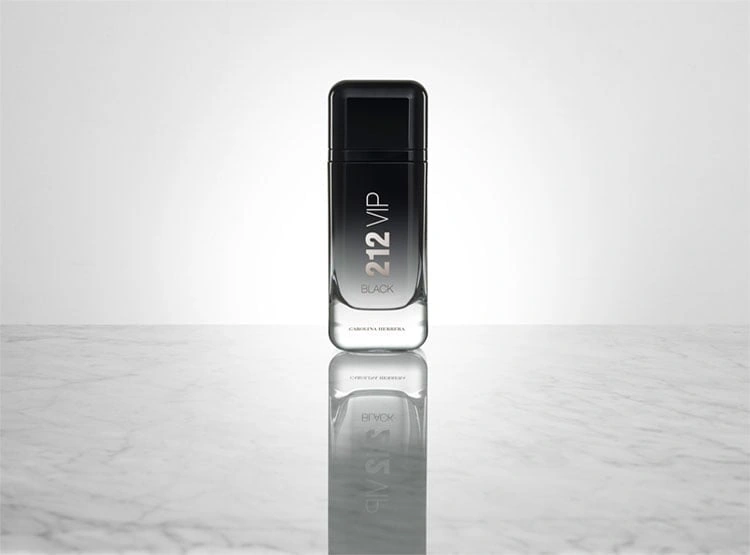 PERFUME CAROLINA HERRERA 212 VIP BLACK HOMBRE EDP 100ML - 5