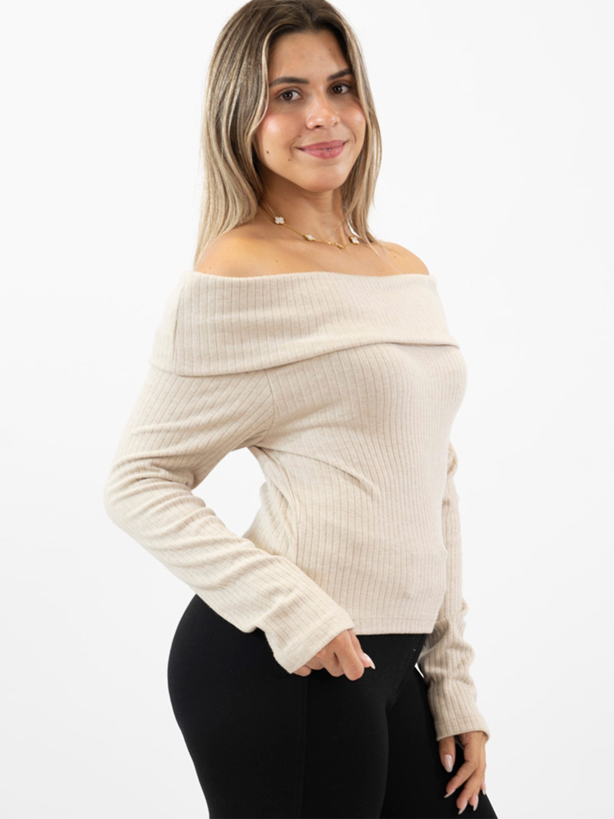 CHOMPA MUJER BLACKOUT NATI - 2