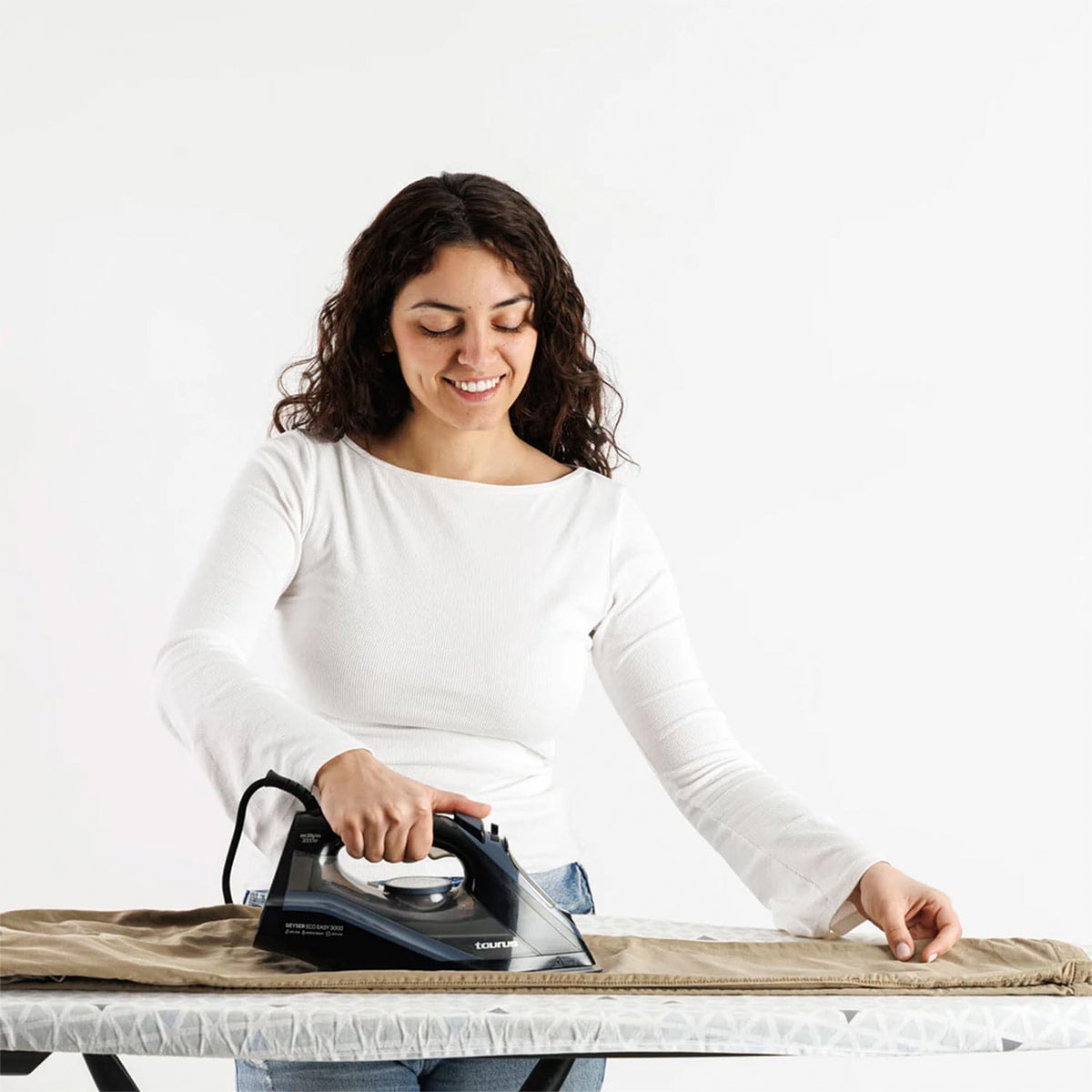 PLANCHA DE ROPA PORTÁTIL A VAPOR TAURUS 3000W GEYSER ECO EASY - 8
