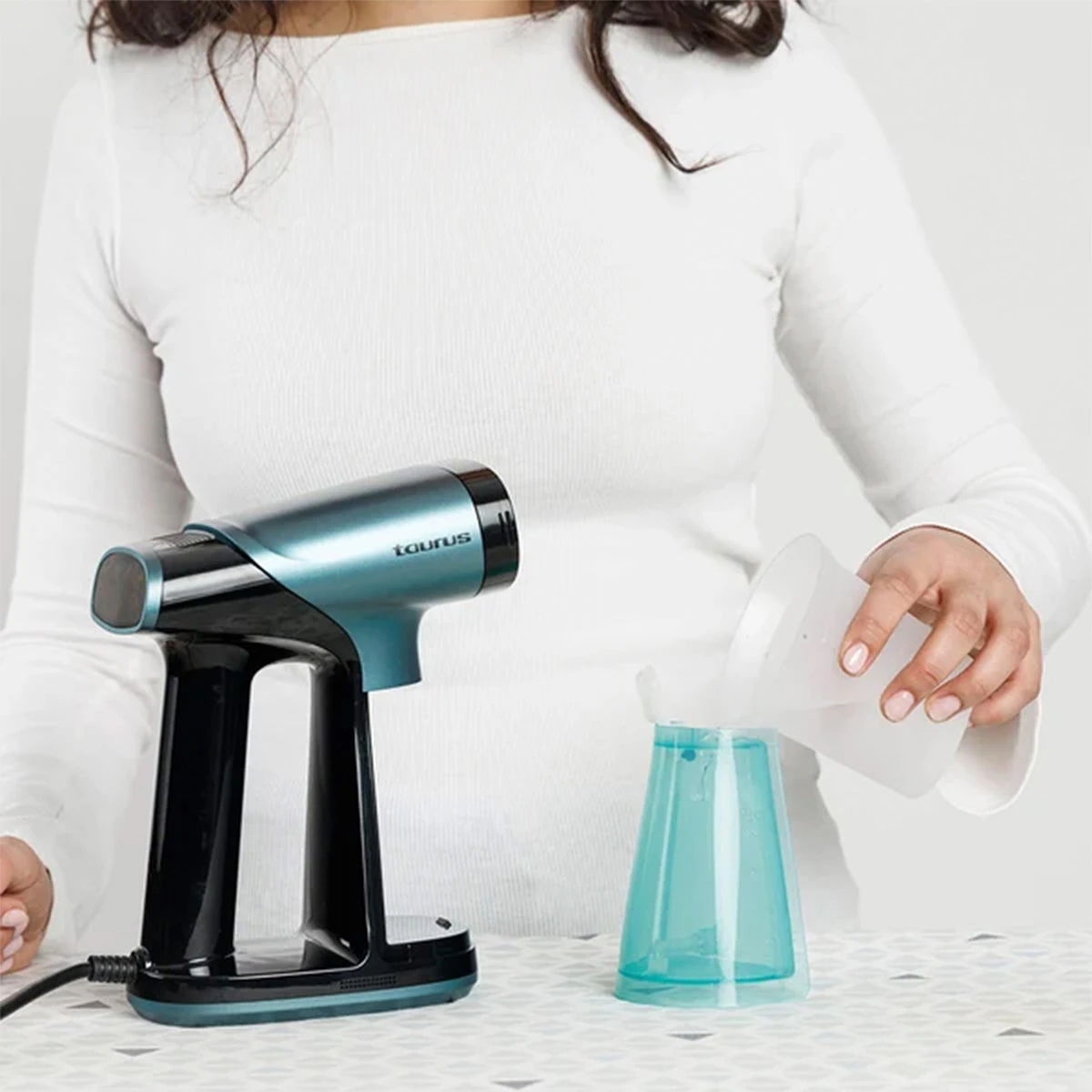 VAPORIZADOR DE ROPA TAURUS 1550W STEAM & SUCTION - 8