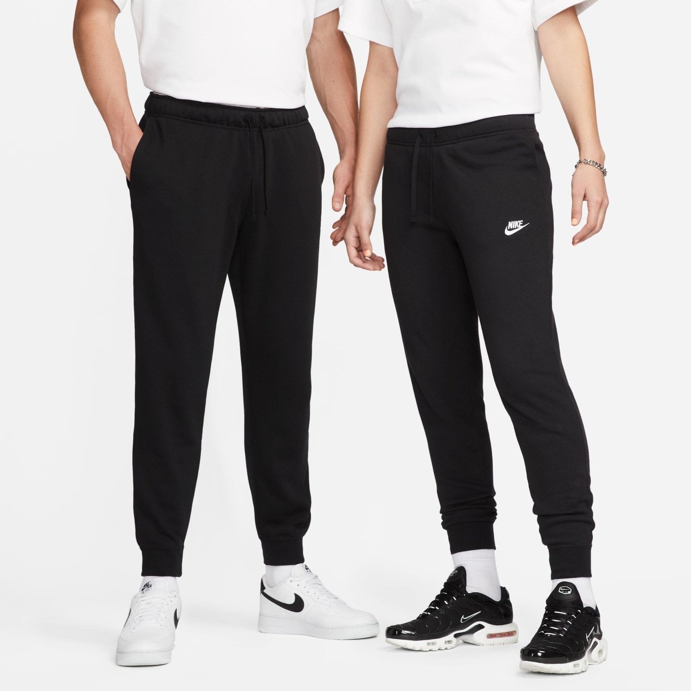 PANTALÓN BUZO DEPORTIVO MUJER NIKE NEGRO - 1