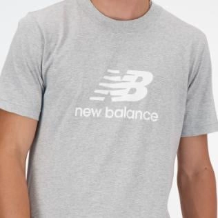 POLO DEPORTIVO HOMBRE NEW BALANCE MT41502AG MANGA CORTA SPORT ESSENTIALS LOGO GRIS - 4