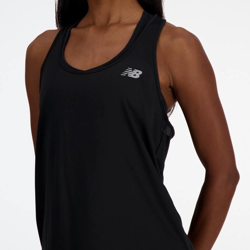 POLO MUJER NEW BALANCE SPORT ESSENTIALS WT41220BK NEGRO - 4