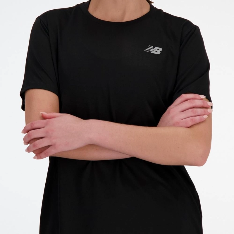 POLO MUJER NEW BALANCE SPORT ESSENTIALS WT41222BK NEGRO - 4