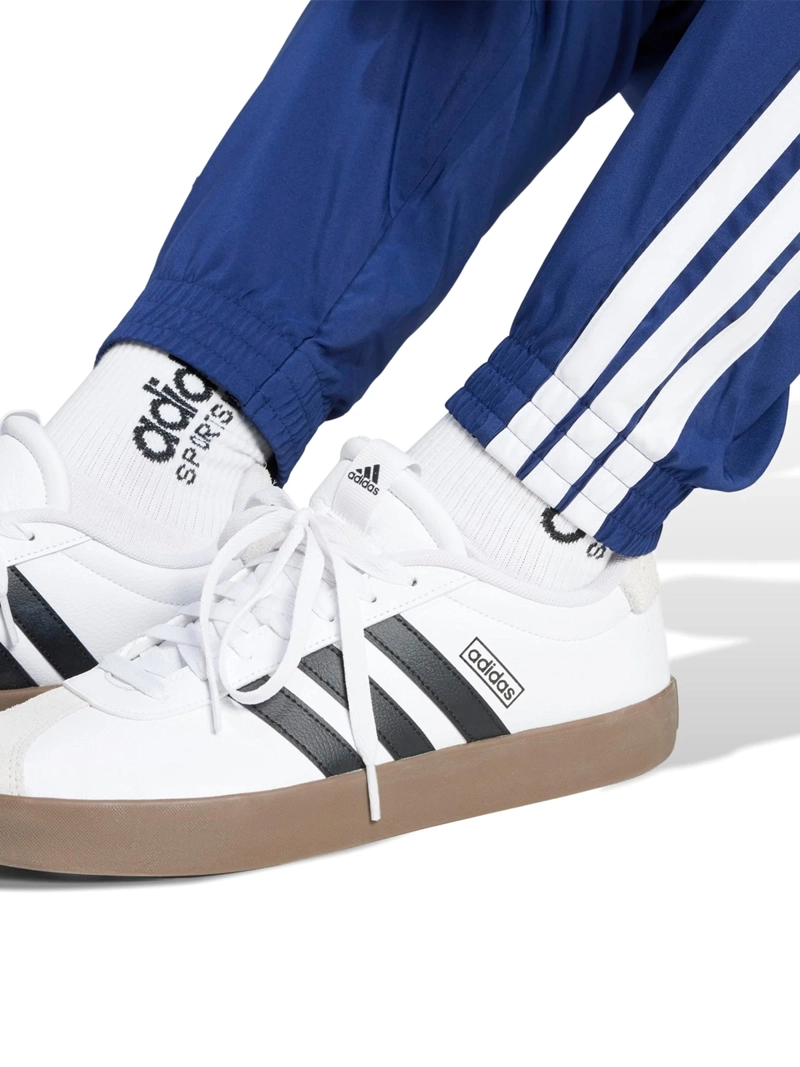 PANTALÓN BUZO DEPORTIVO HOMBRE ADIDAS ESSENTIALS 3 TIRAS TEJIDO - 4
