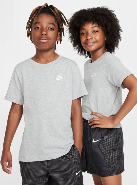POLO DEPORTIVO NIÑO NIKE MANGA CORTA SPORTSWEAR FZ5177-063 ALGODÓN GRIS - 1