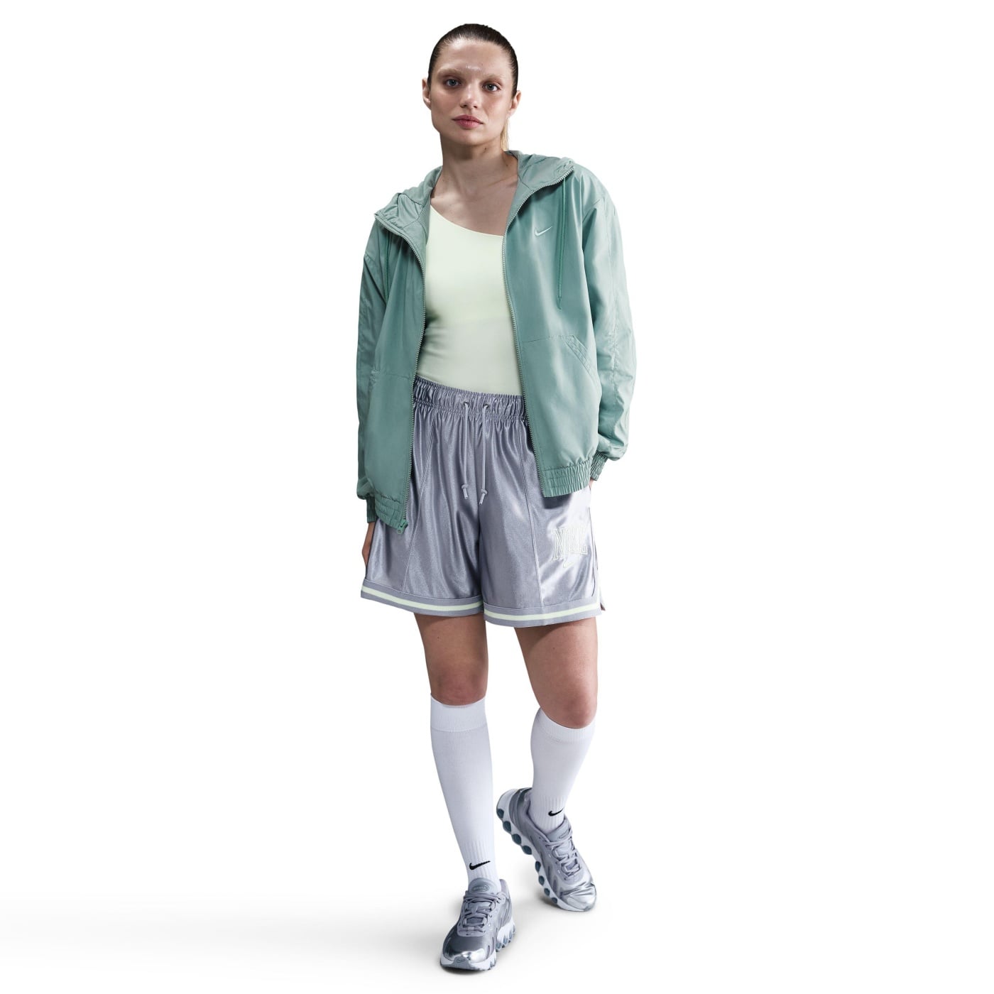 CASACA MUJER NIKE ESSNTL UV WVN JKT HD - 2