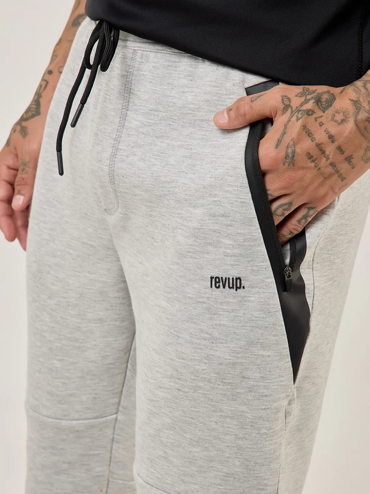 PANTALÓN BUZO HOMBRE REVUP CORTES - 4