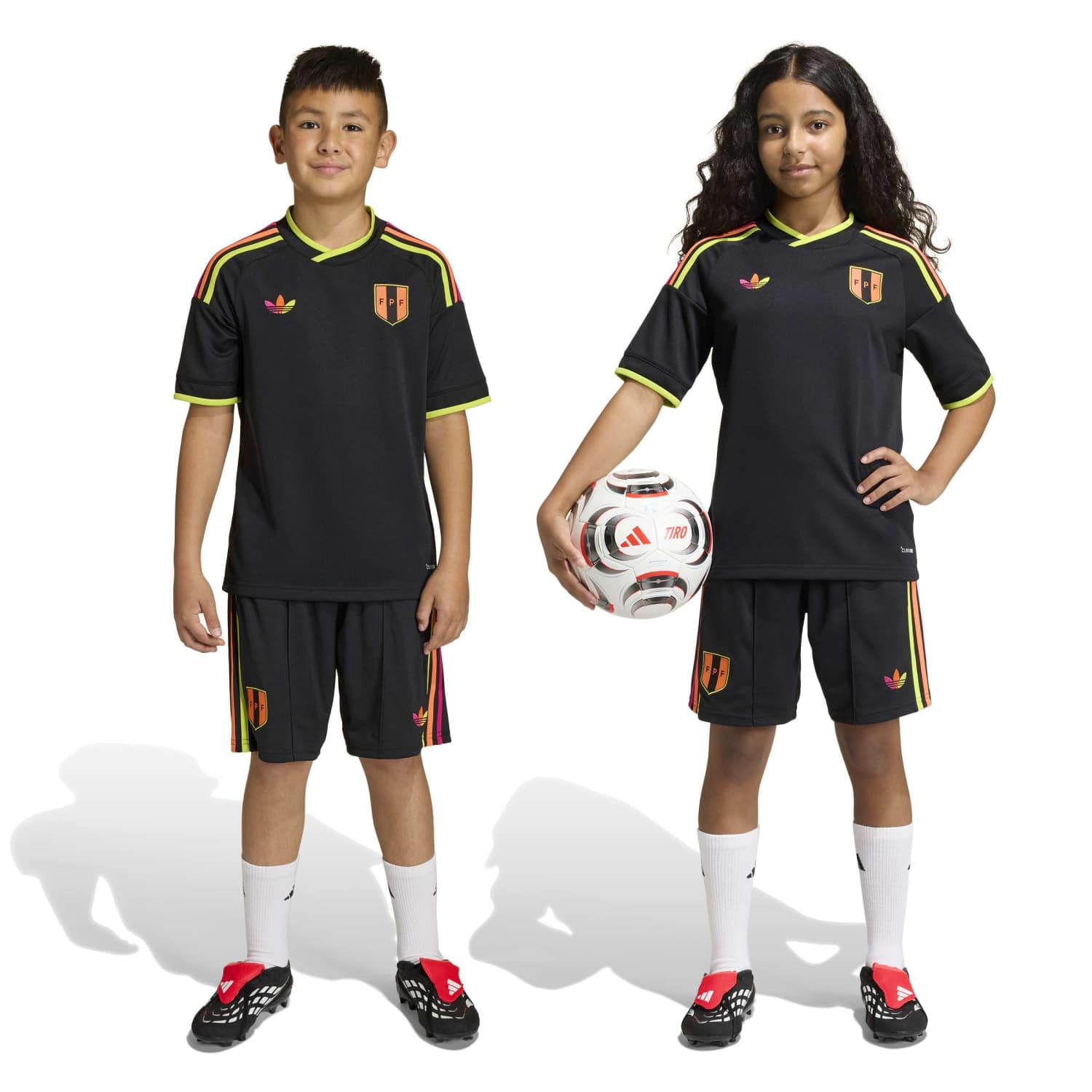 SHORTS NIÑO ADIDAS VISITANTE SELECCIÓN PERUANA 26 - 2