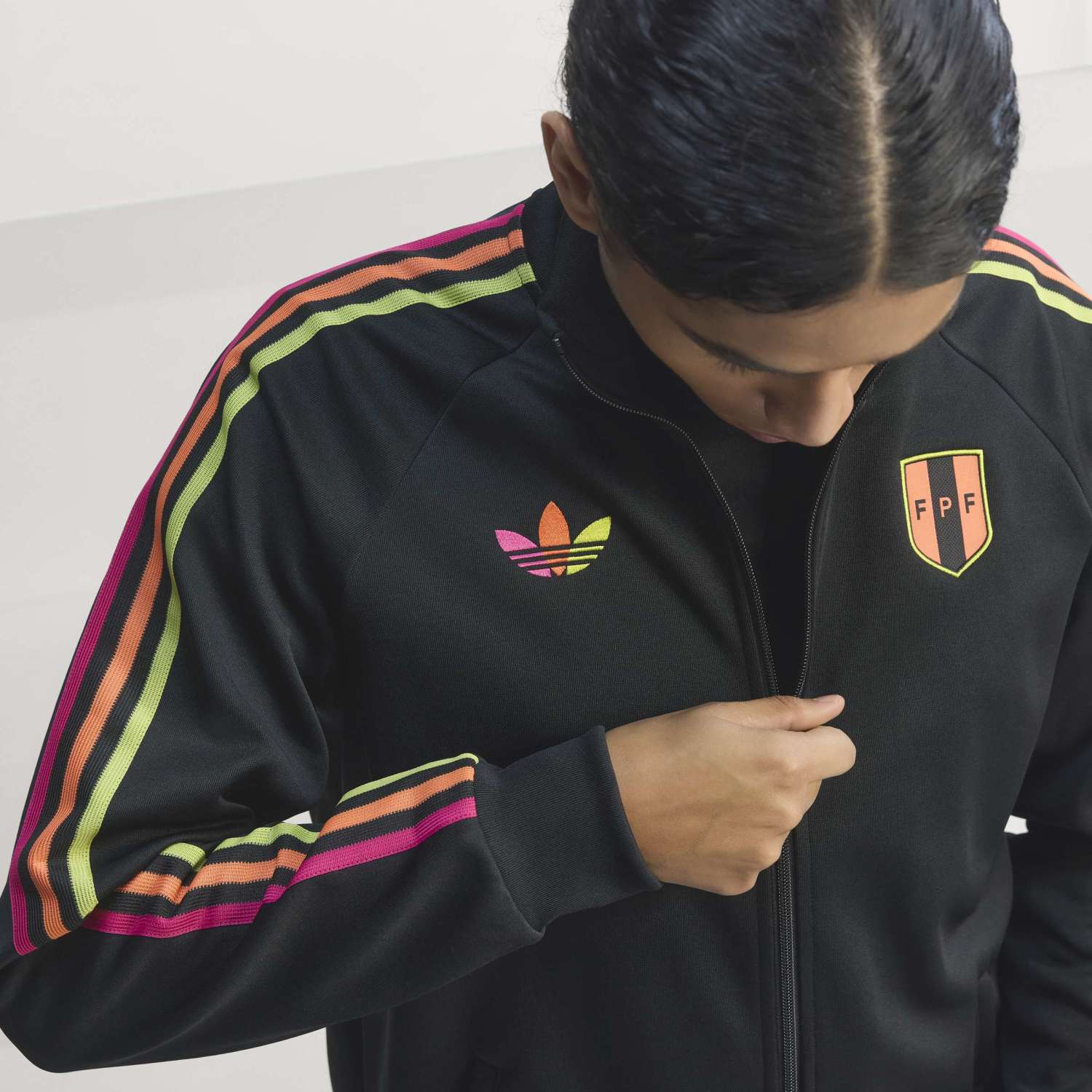 CASACA DEPORTIVA HOMBRE ADIDAS PERÚ ORIGINALS - 2