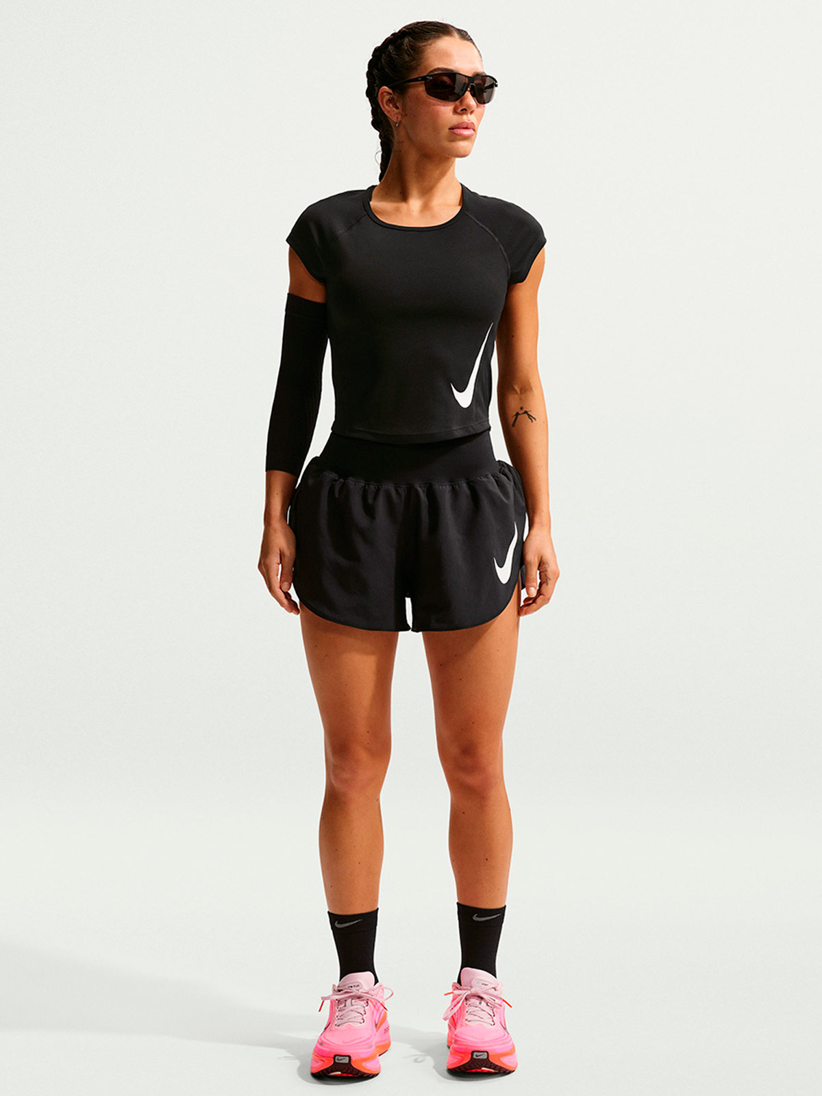 SHORT MUJER NIKE TEMPO FLOW IF1473-010 - 1