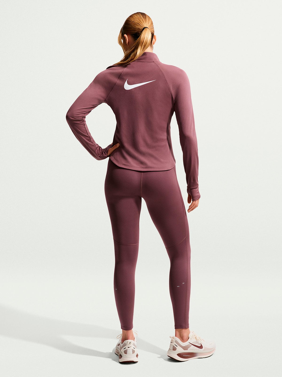 LEGGINS MUJER NIKE MORADO TEMPO - 4