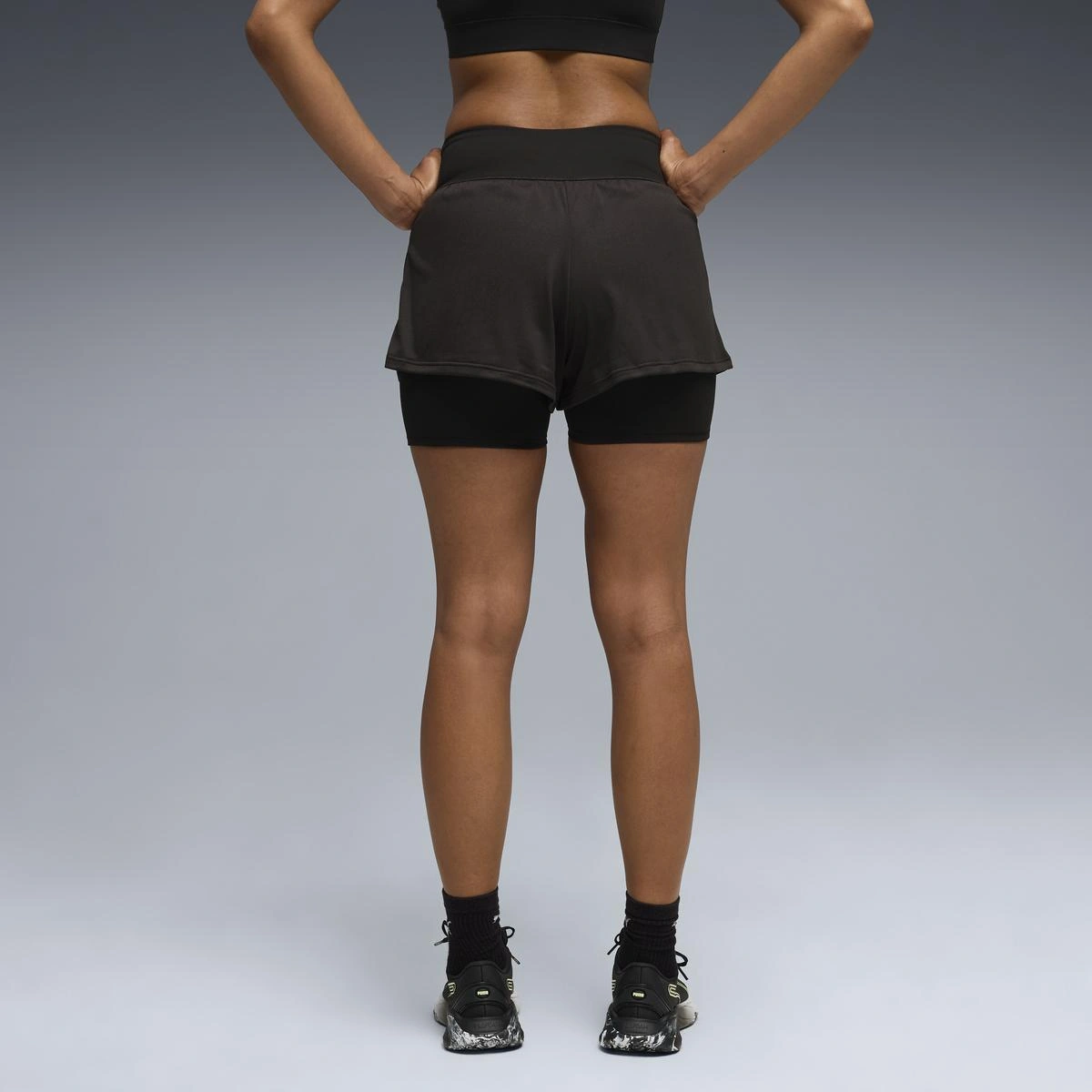SHORT MUJER PUMA SHAPE FLOWY NEGRO - 4