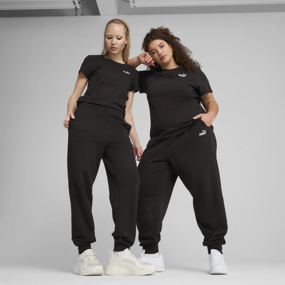 PANTALÓN BUZO MUJER PUMA LOGO COMFORT SWE NEGRO - 3