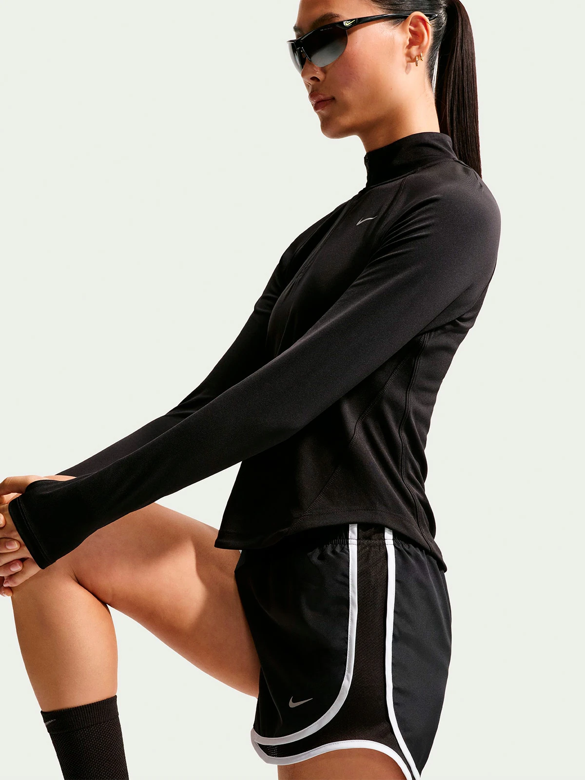 SHORT MUJER NIKE NEGRO TEMPO - 4