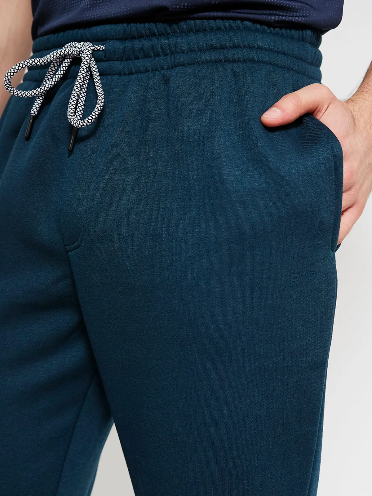 PANTALÓN DE BUZO HOMBRE REVUP PUÑO Q4 SS26 - 4