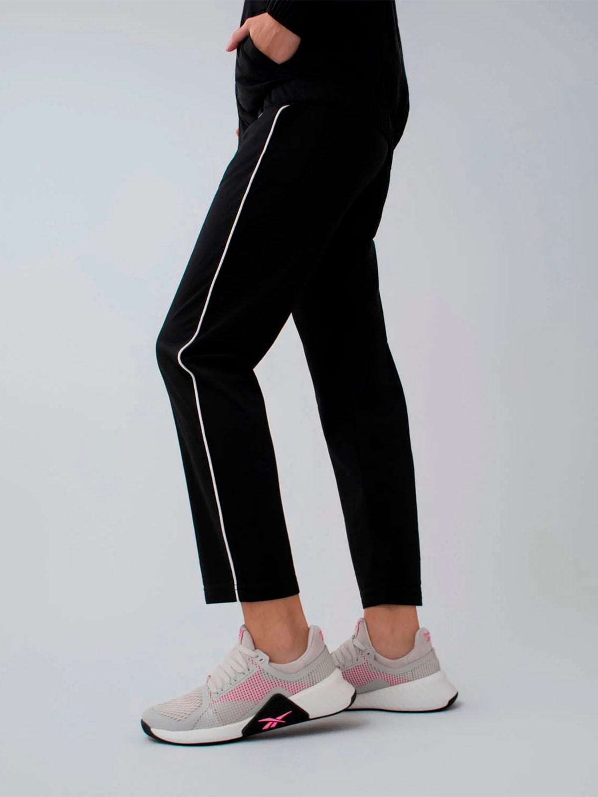PANTALÓN BUZO ALGODÓN MUJER REEBOK NEGRO TRACKSUIT - 4