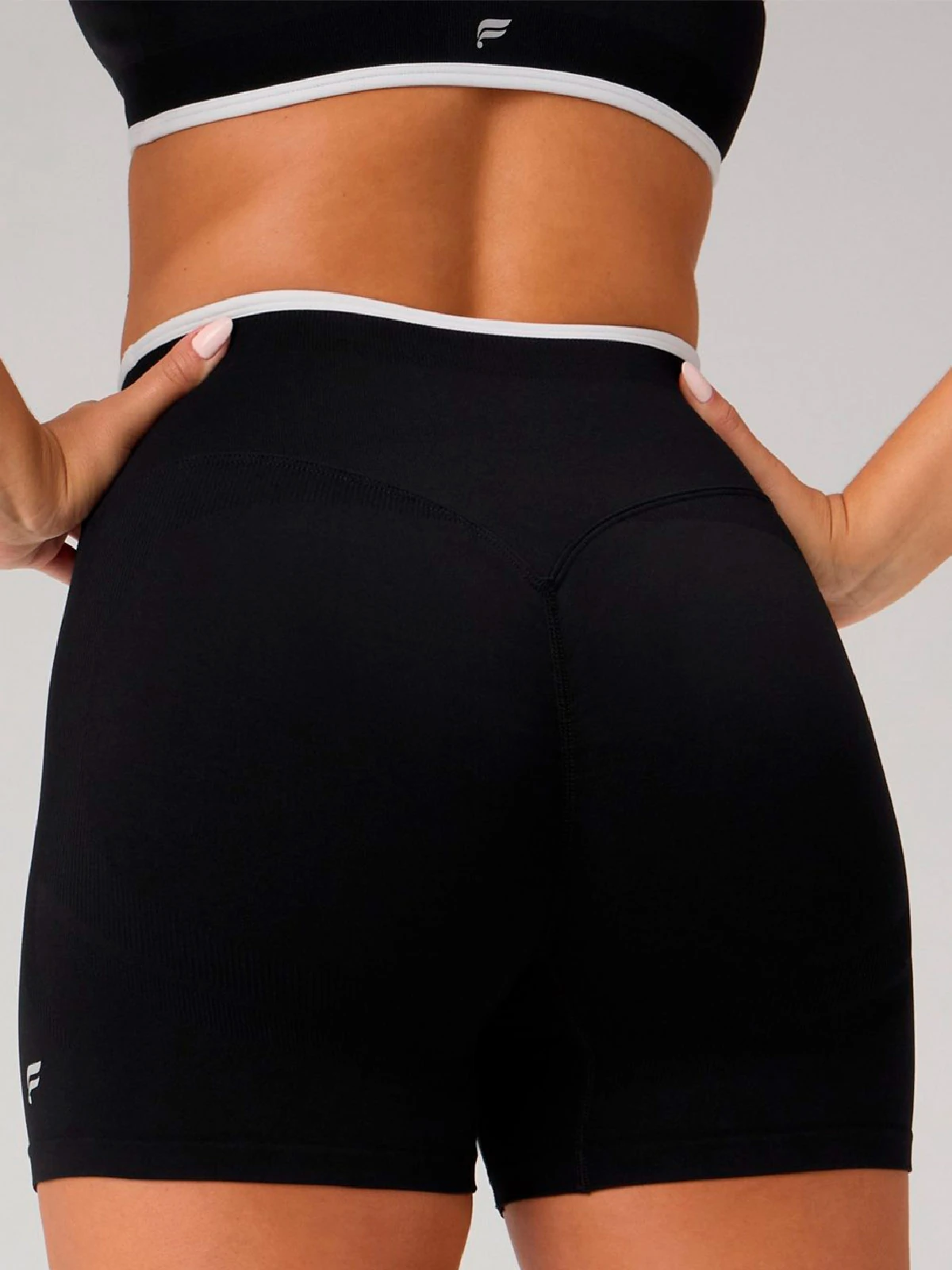 SHORT MUJER FABLETICS NEGRO SEAMLESS SCRUNCH - 1