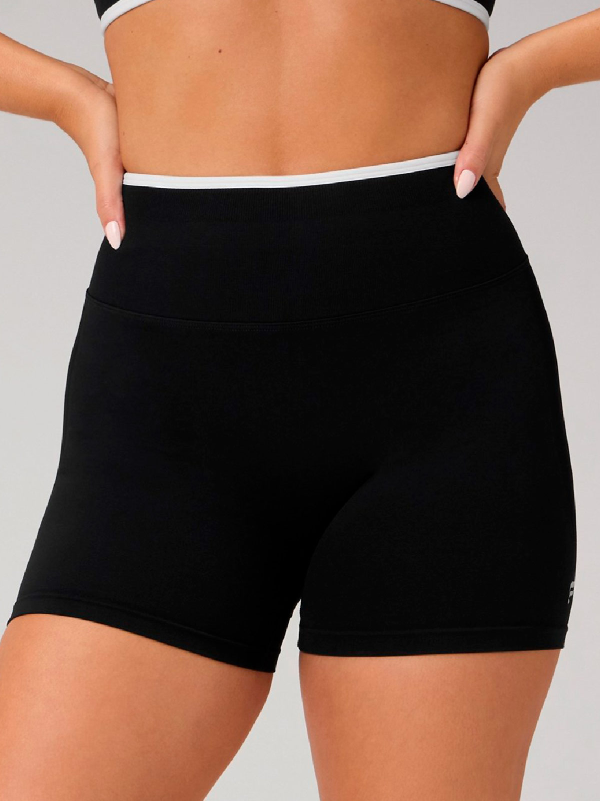 SHORT MUJER FABLETICS NEGRO SEAMLESS SCRUNCH - 2