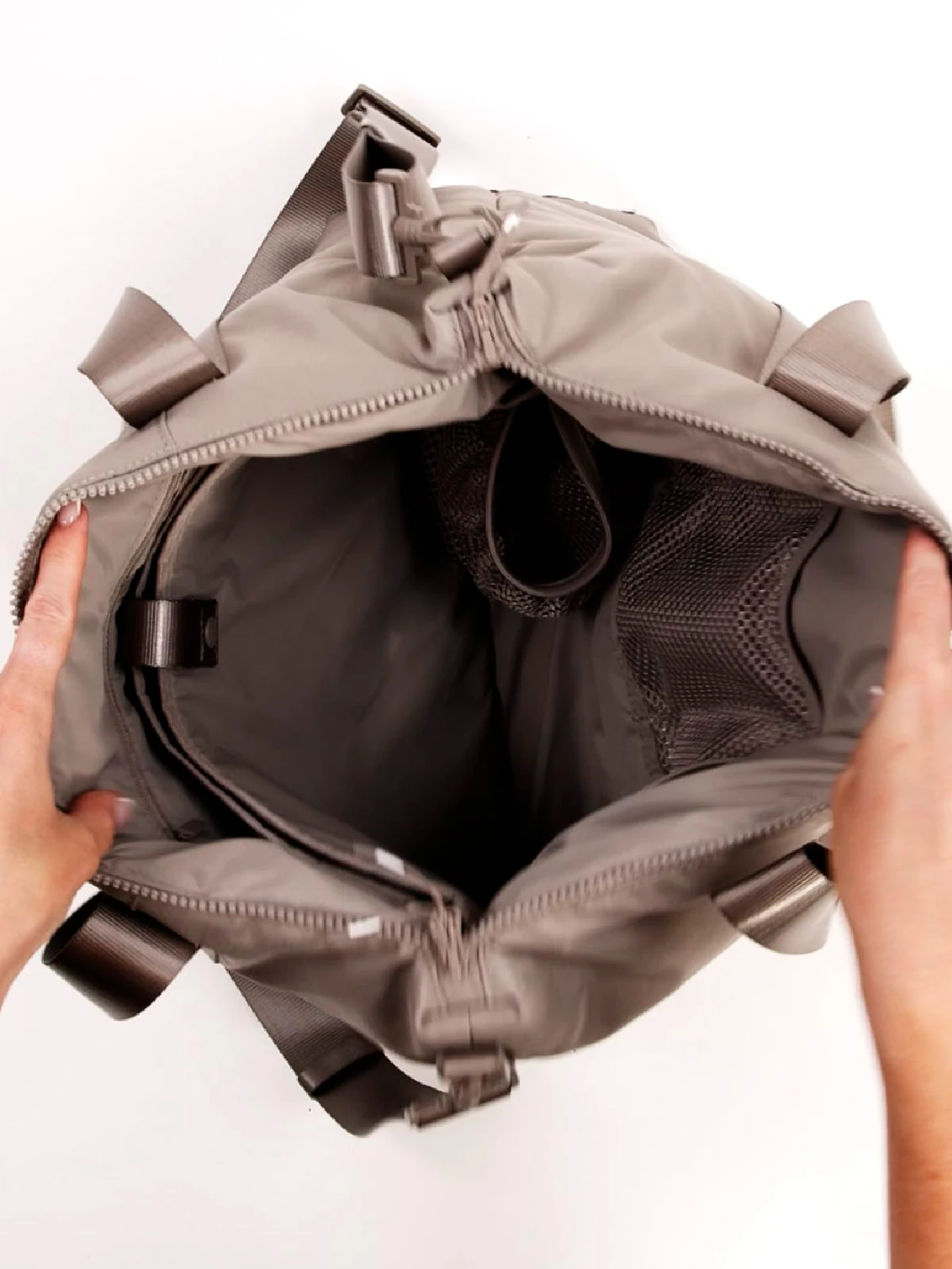 MOCHILA UNISEX FABLETICS GRIS THE EVERYDAY - 5