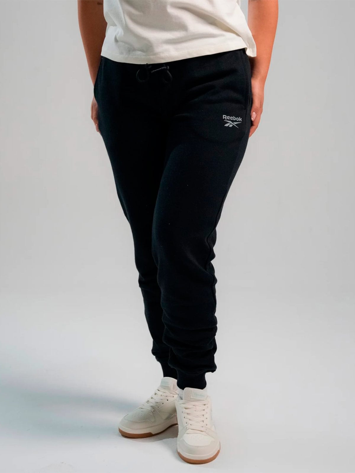 PANTALÓN BUZO ALGODÓN MUJER REEBOK NEGRO CUFF - 1