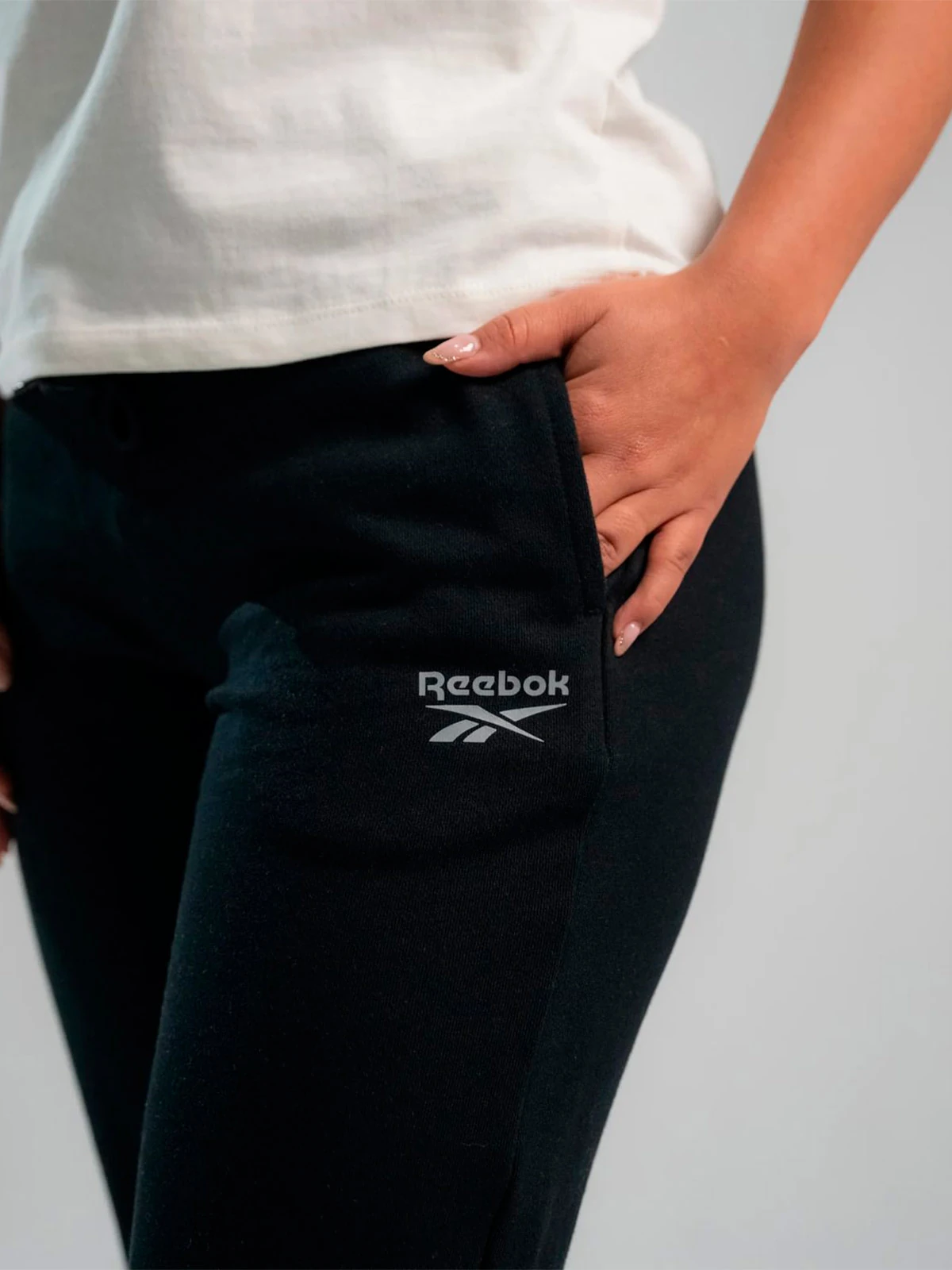 PANTALÓN BUZO ALGODÓN MUJER REEBOK NEGRO CUFF - 4
