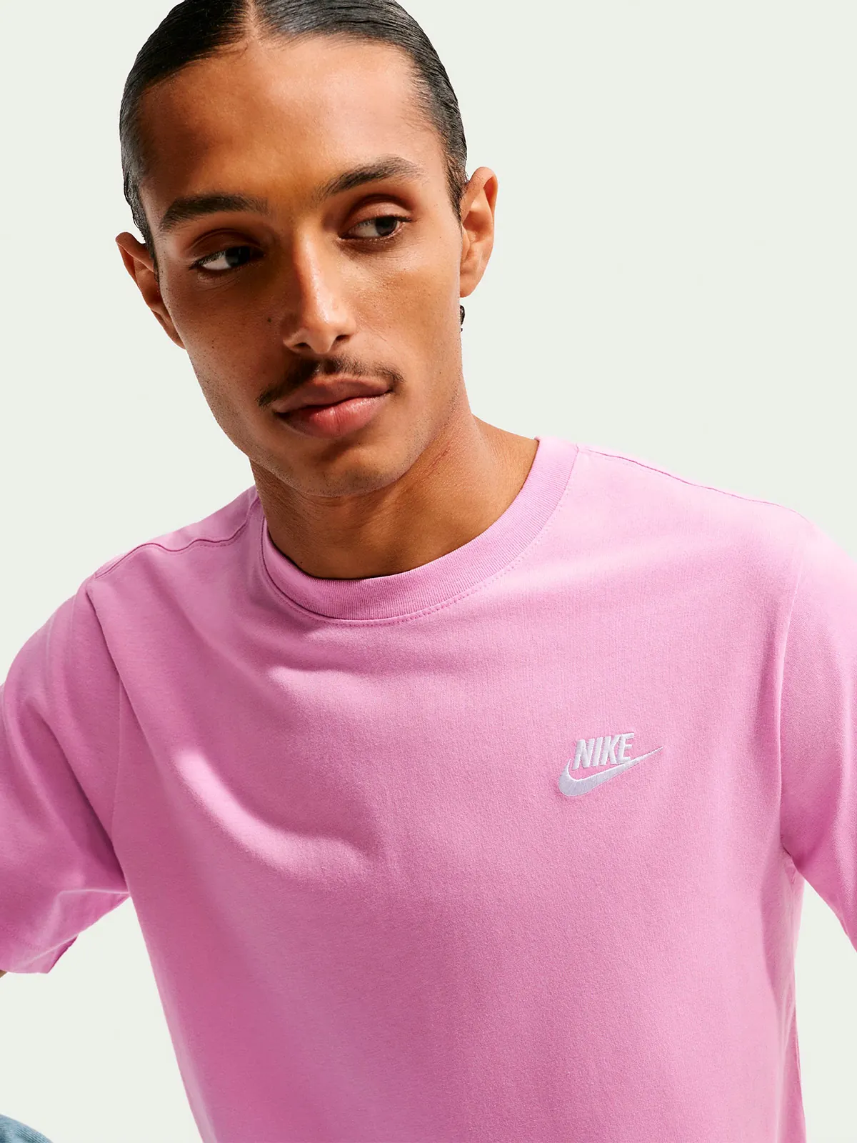 CAMISETA DEPORTIVA HOMBRE NIKE VIOLETA SPORTSWEAR CLUB - 1