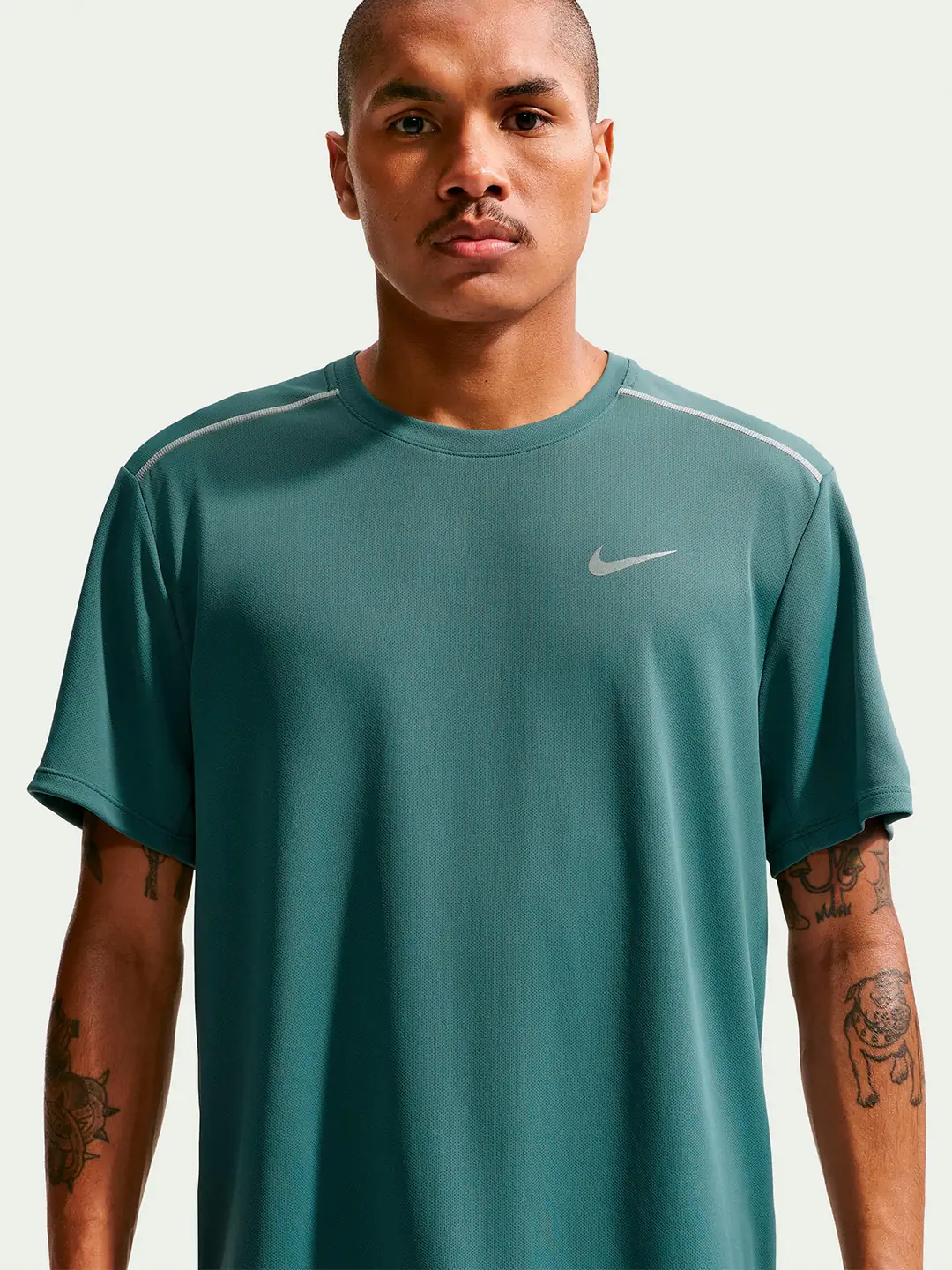 CAMISETA DEPORTIVA HOMBRE NIKE VERDE UV MILER - 4