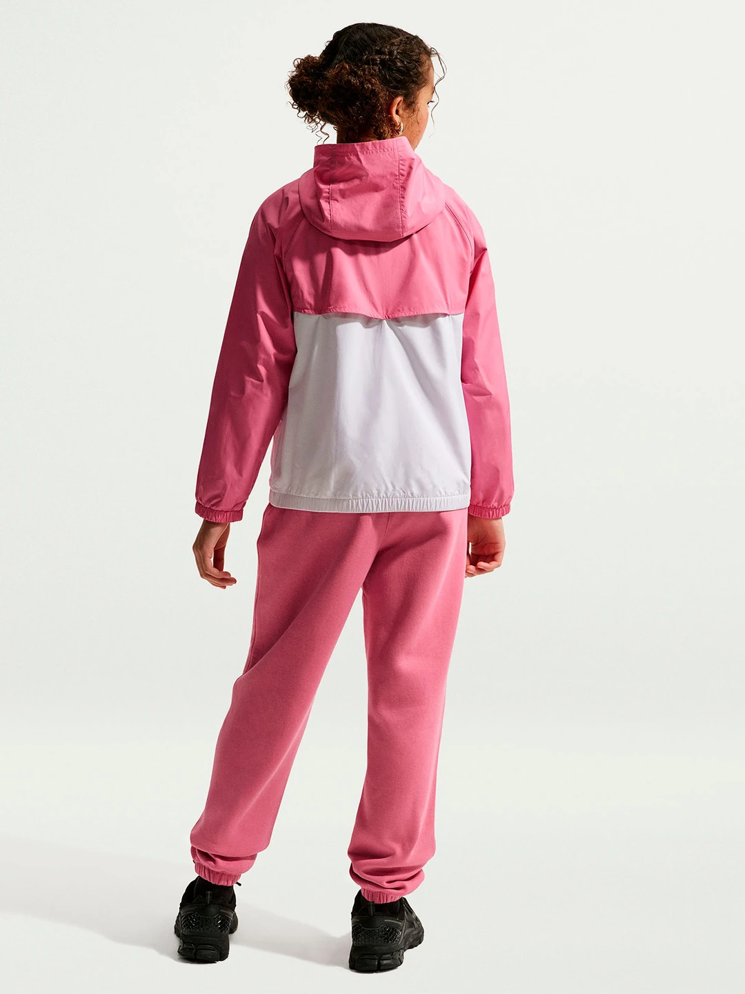 CASACA DEPORTIVA INFANTIL UNISEX NIKE ROSADO SPORTSWEAR WINDRUNNER - 2