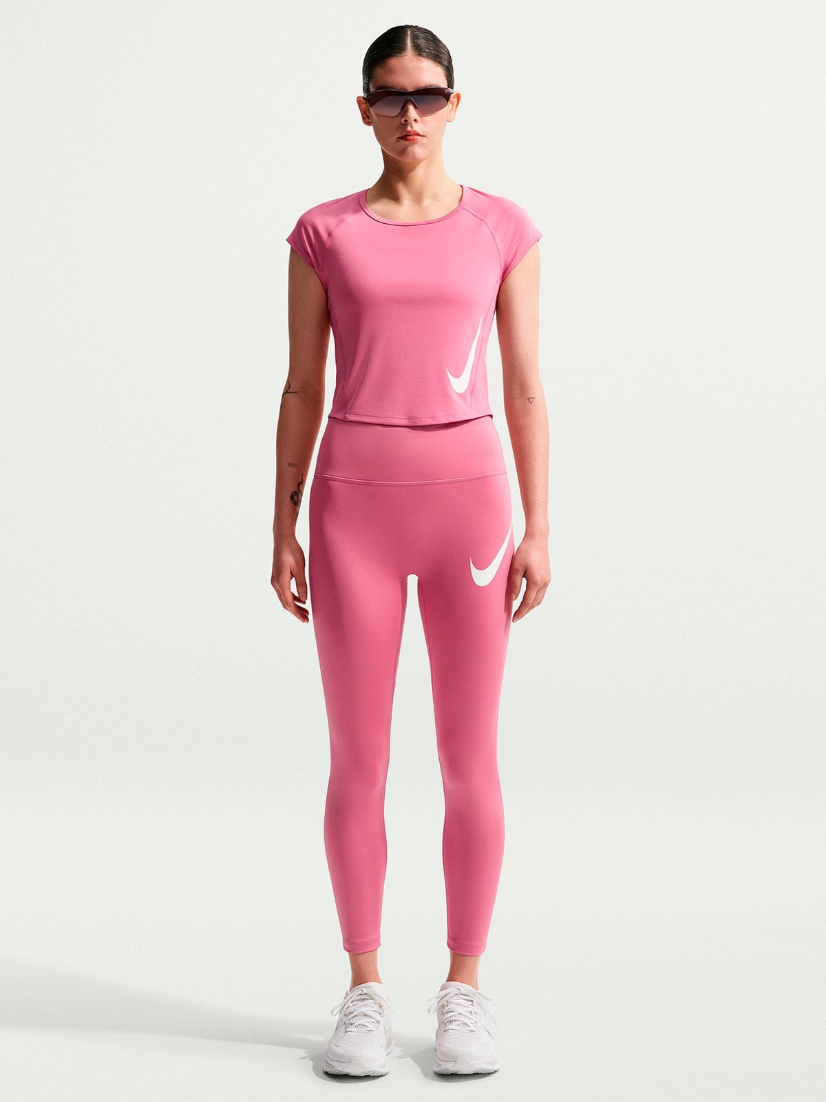 CAMISETA DEPORTIVA MUJER NIKE ROSADO SWOOSH RUN - 1