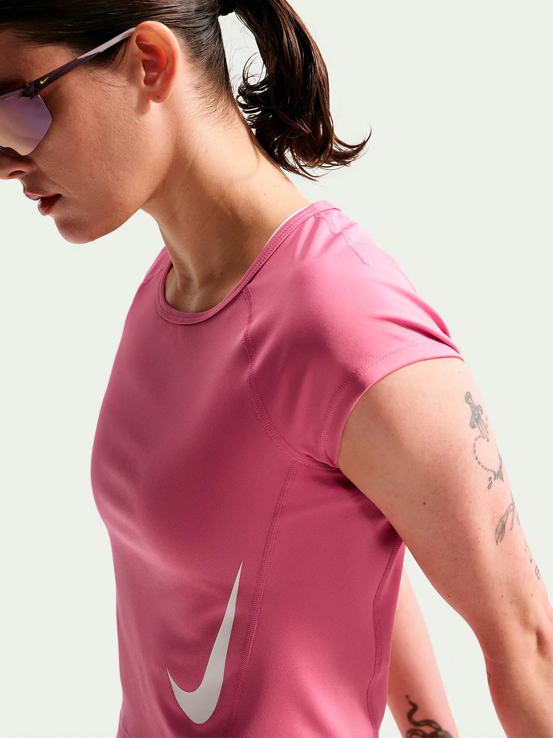 CAMISETA DEPORTIVA MUJER NIKE ROSADO SWOOSH RUN - 3