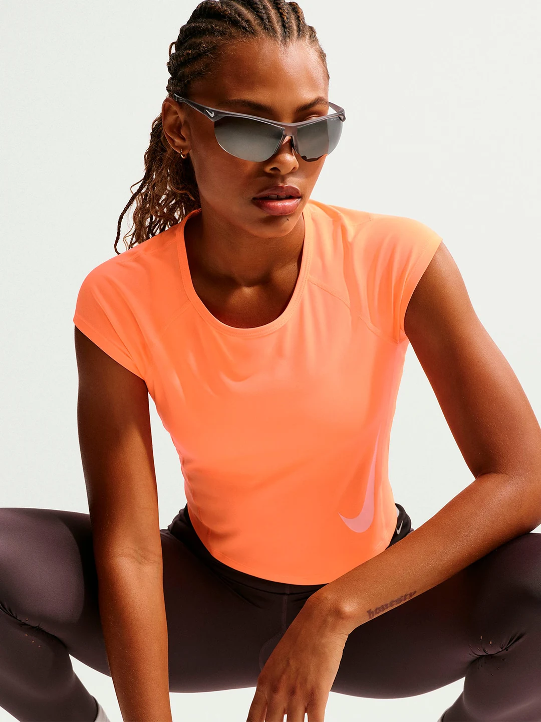 CAMISETA DEPORTIVA MUJER NIKE NARANJA SWOOSH RUN - 3