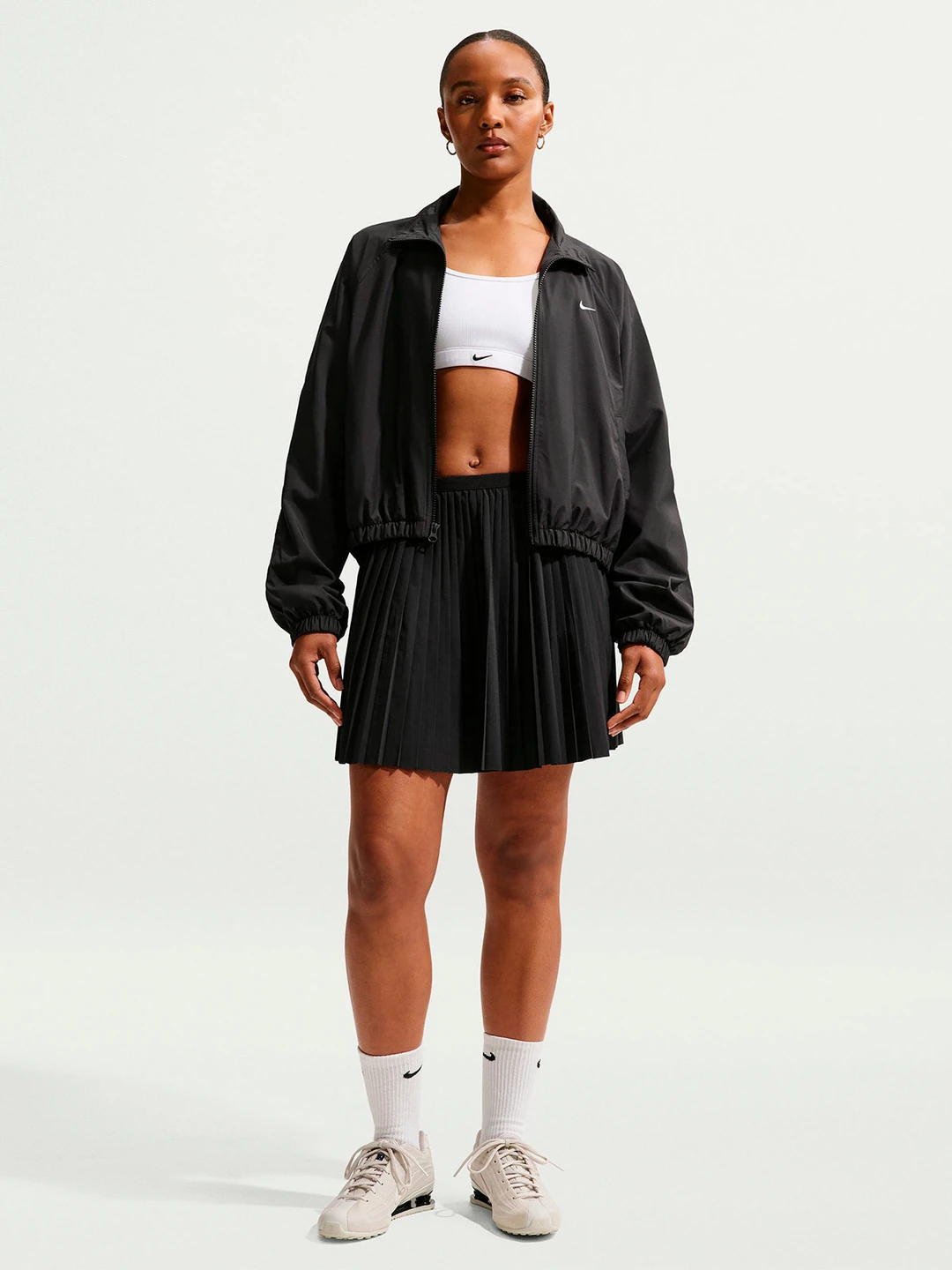 CASACA DEPORTIVA MUJER NIKE NEGRO TRACK - 1